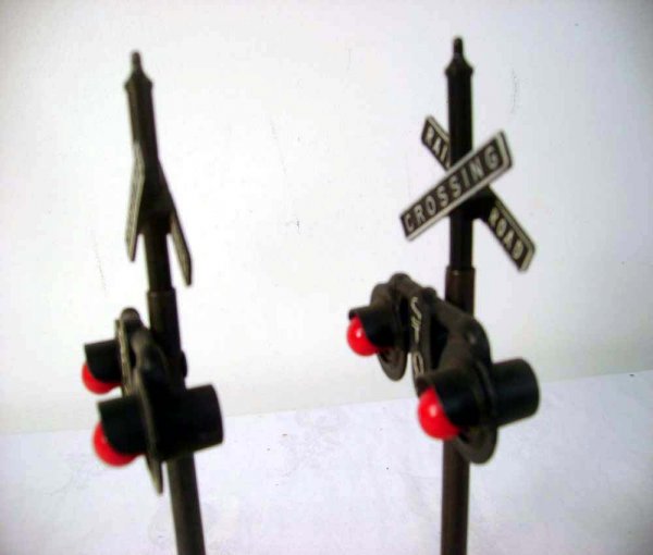 ABT: Two Lionel #155 Ringing Highway Signals/OB+ - 10