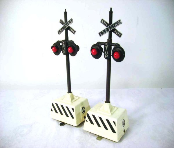 ABT: Two Lionel #155 Ringing Highway Signals/OB+ - 2