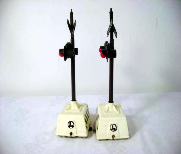 ABT: Two Lionel #155 Ringing Highway Signals/OB+ - 6