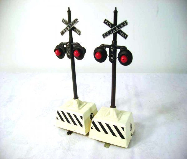ABT: Two Lionel #155 Ringing Highway Signals/OB+ - 7