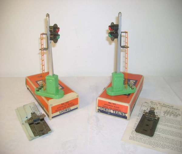 ABT: Two Lionel #153 Block Signals/OBs+