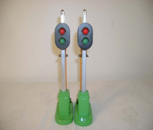 ABT: Two Lionel #153 Block Signals/OBs+ - 3