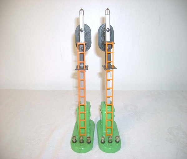 ABT: Two Lionel #153 Block Signals/OBs+ - 5