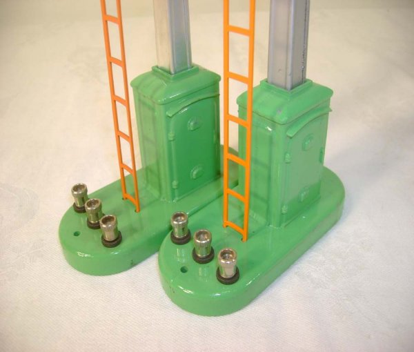 ABT: Two Lionel #153 Block Signals/OBs+ - 6