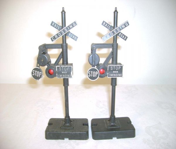 ABT: Two Lionel #140 Banjo Signals/56+ OBs - 2