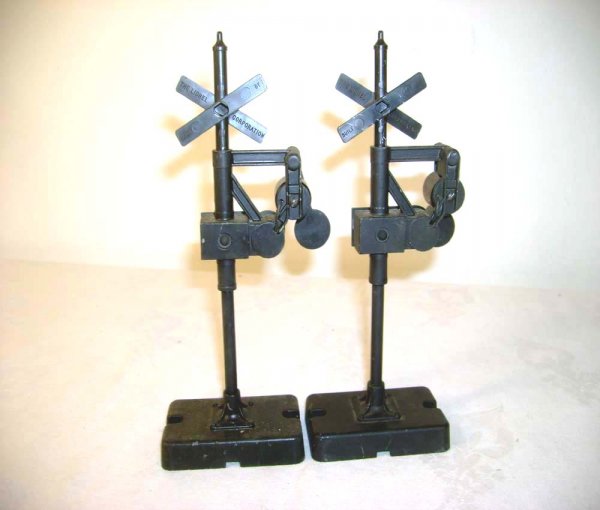 ABT: Two Lionel #140 Banjo Signals/56+ OBs - 4
