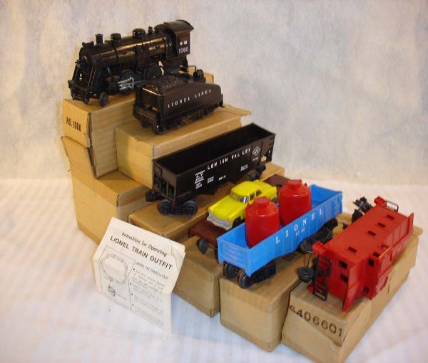 ABT:Amazing Lionel #1060 Salesman Box Sample Set: This is what we presumed is a Salesman Box Sample Set circa 1959/60 for the Lionel #1060 Engine and Tender, the #6406(-60) Unmarked Brown Flat Car with Yellow Automobile with Gray Bumpers, the #6076-(