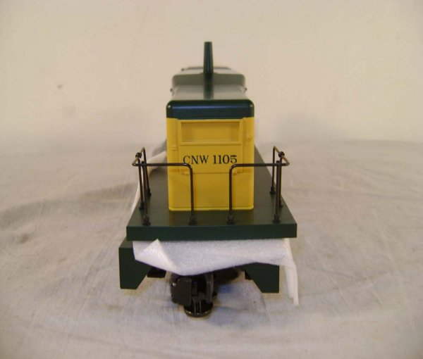 ABT: MTH #30-2139-3 C&NW Calf NW-2/OB - 9