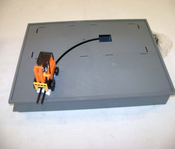 ABT: Mint Lionel #12798 Fork Lift Loader Station/ - 2