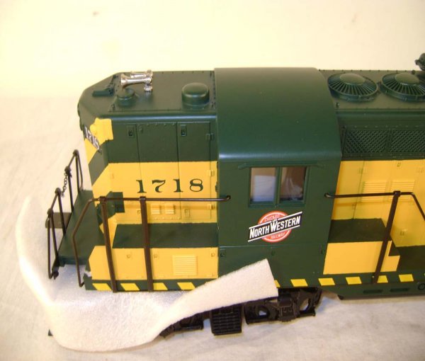 ABT: MTH #1718 C&NW EMD GP-9 Diesel/OB - 4