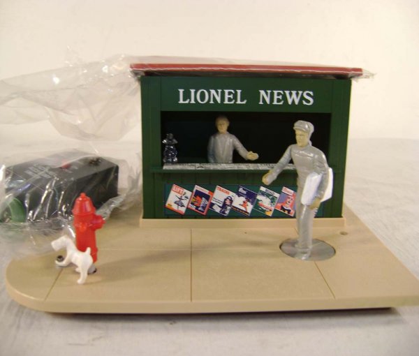 ABT: Lionel #2308 Operating Newstand/OB - 2