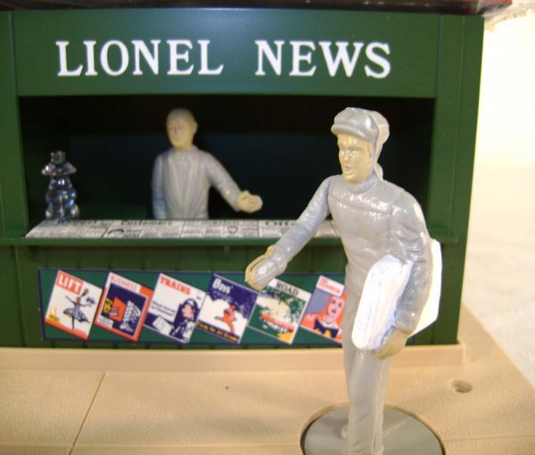 ABT: Lionel #2308 Operating Newstand/OB - 4