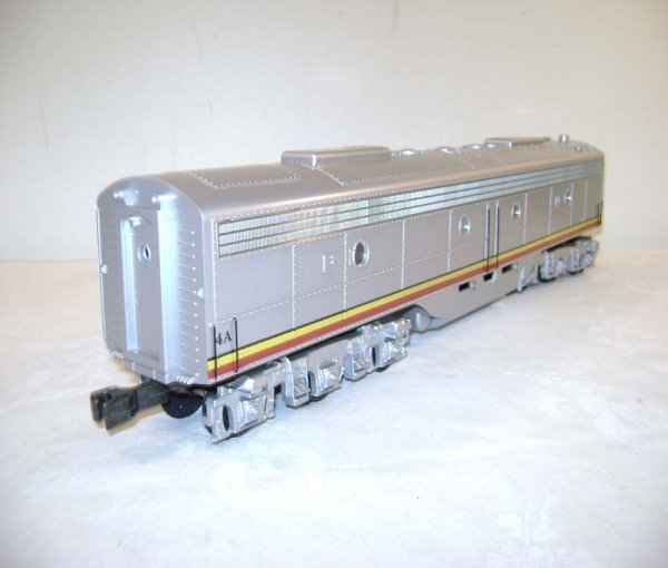 ABT: Weaver SF EMD E-8 B Non-Powered Diesel/OB - 4