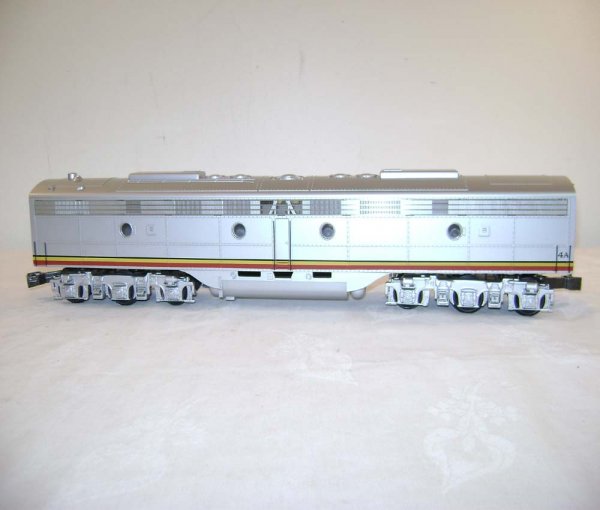 ABT: Weaver SF EMD E-8 B Non-Powered Diesel/OB - 5