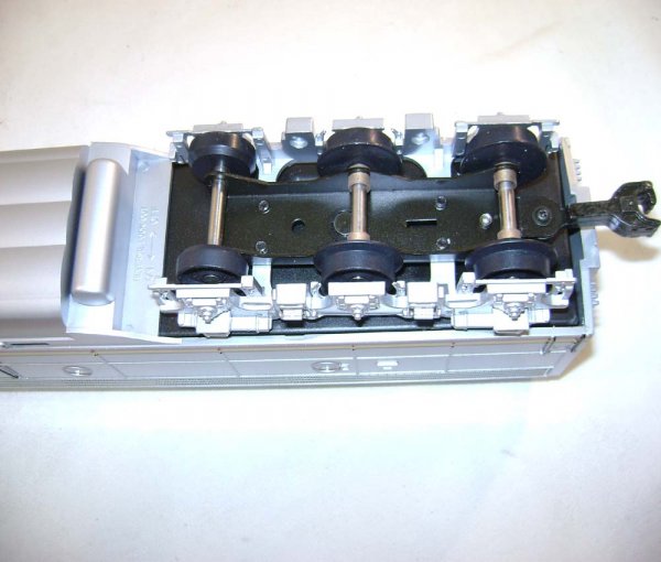 ABT: Weaver SF EMD E-8 B Non-Powered Diesel/OB - 8