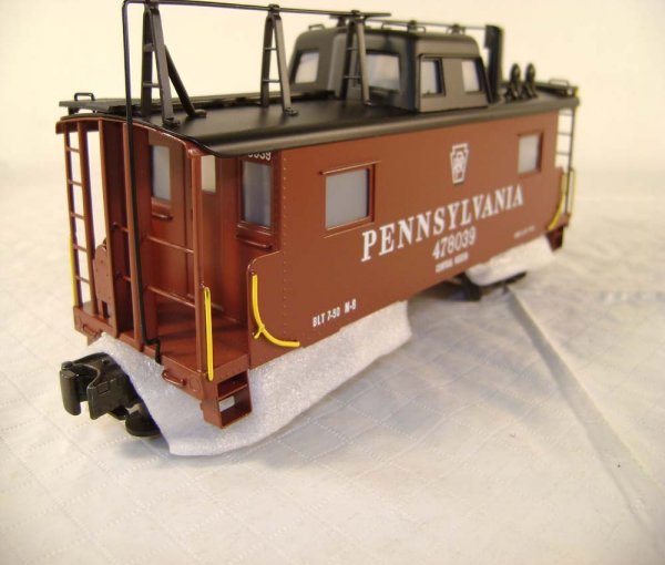 ABT: Lionel #51702 Penn Scale N-8 Caboose/OB - 5