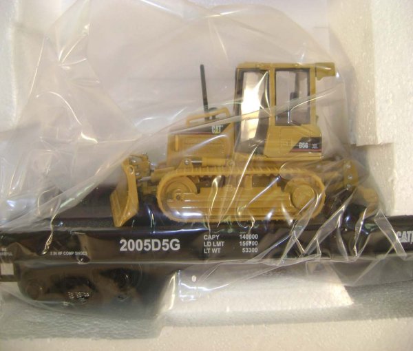 ABT: MTH #20-98496 Caterpillar Flat Cars with Asp - 3
