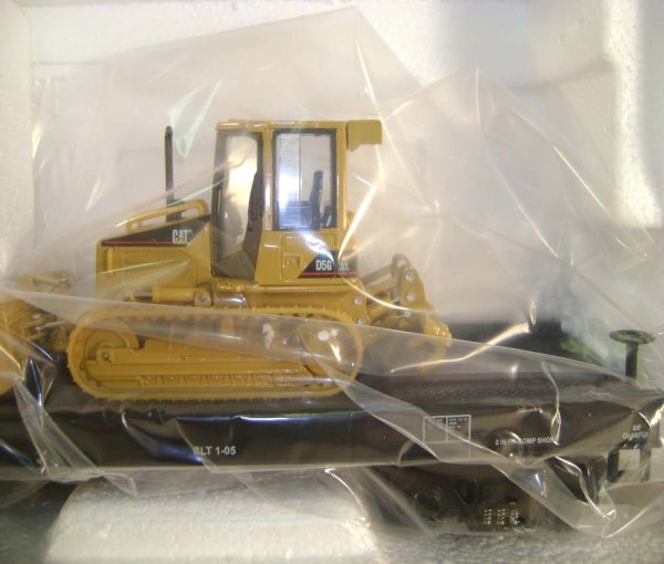 ABT: MTH #20-98496 Caterpillar Flat Cars with Asp - 4