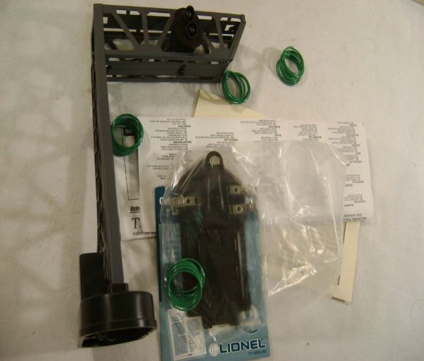 ABT: 4 Mint Lionel #12894 Signal Bridges /OB - 2