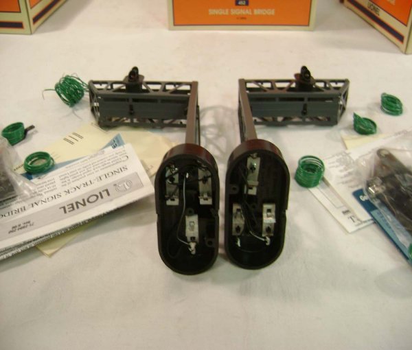 ABT: 4 Mint Lionel #12894 Signal Bridges /OB - 4