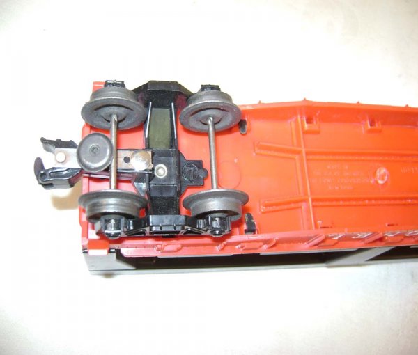 ABT: Lionel #6414 Auto Loader w/Green Automobiles - 9