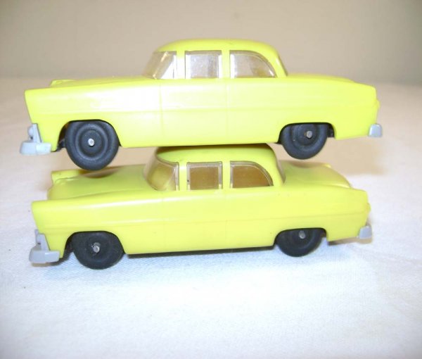 ABT: Two Scarce Lionel Yellow/Gray Autos w/Black F - 10