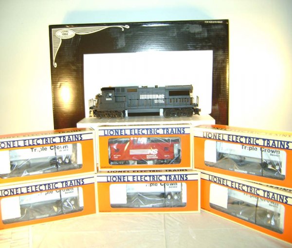 ABT: Great Lionel #11718 Norfolk Southern Intermo: Paul V. Ambrose and Drew J. Bauer present: This is the #11718 Norfolk Southern Intermodal Unit Freight Train Set that Lionel made in the 1990s. This Set features the #18207 Norfolk Southern Dash-8 Die