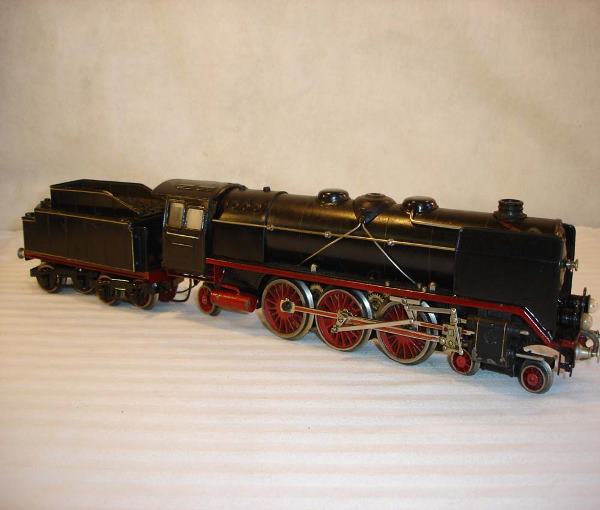 ABT:Great Marklin O Gauge 1930s #70/12920 Streamlin: These are the #70/12920 Class 01 Pacific Steam Engine and #929/00 Tender that Marklin made in O Gauge in the 1930s. 20-volt DC. Our Opinion is that they are generally in Excellent/Excellent Minus Cond