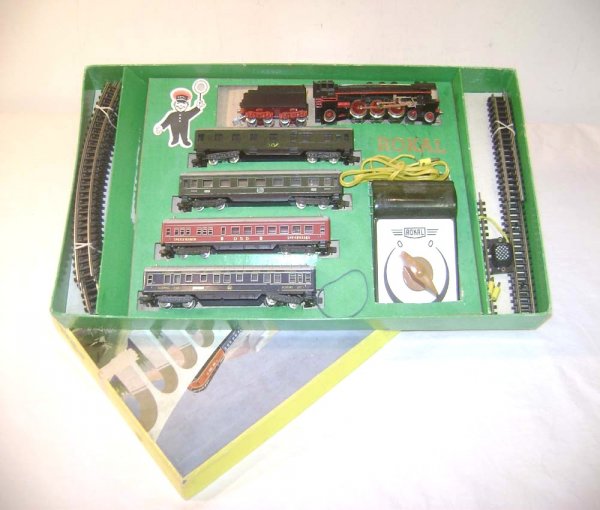 ABT: Great TT Rokal #01220 Steam Passenger Set/OB: Paul V. Ambrose and Drew J. Bauer present: This is the #01220 Passenger Set that Rokal made in TT Gauge in the 1950s. Includes the Steam Engine and Tender with four Passenger Cars, track & power pack.