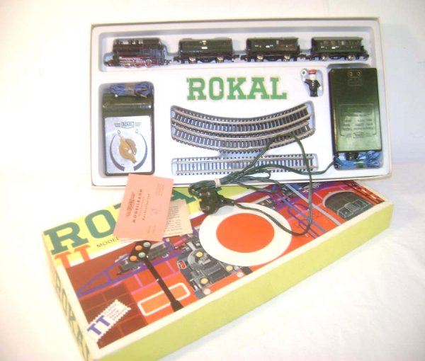 ABT: Great TT Rokal #01105 Steam Passenger Set/OB: Paul V. Ambrose and Drew J. Bauer present: This is the #01105 Steam Passenger Set that Rokal made in TT Gauge in the 1950s. Includes the steam tank engine, three smaller passenger type cars, track & p