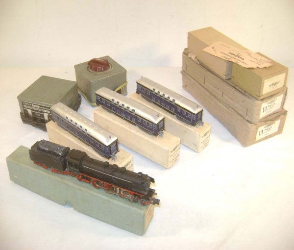 ABT: Great TT Rokal #01165 Steam Engine & Tender Pa: Paul V. Ambrose and Drew J. Bauer present: This is the #01165 Steam Engine and Tender Passenger set that Rokal made in TT Gauge in the 1950's. Includes the Steam Engine and Tender, three Passenger Car