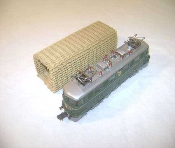 ABT: TT Rokal #01051 Dark Green Electric: Paul V. Ambrose and Drew J. Bauer present: This is the #01051 Dark Green Electric that Rokal made in TT Gauge in the 1950s. Our Opinion is that it is generally in Excellent Condition, minor wear. Inse