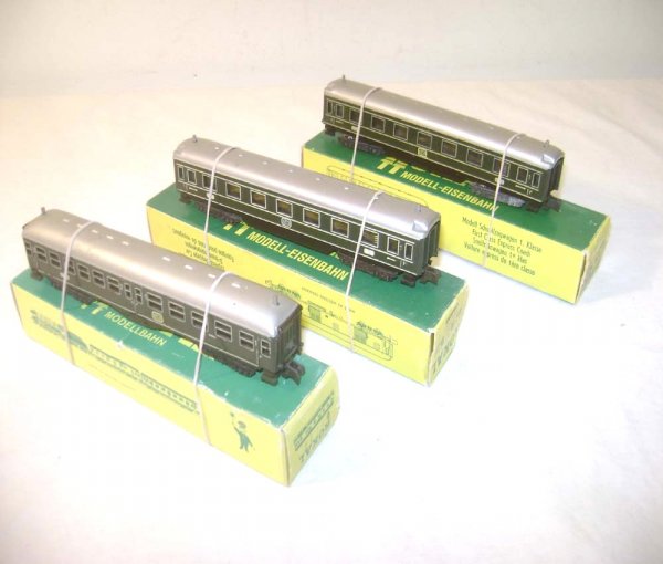 ABT: 3 TT Rokal #01223/01224 Passenger Cars/OBs: Paul V. Ambrose and Drew J. Bauer present: These are the #01223/01224 Passenger Cars that Rokal made in TT Gauge in the 1950s. Our Opinion is that it is generally in Excellent Condition, minor wear. T