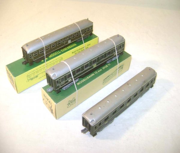 ABT: 3 TT Rokal #01224/1226 Passenger Cars/OBs: Paul V. Ambrose and Drew J. Bauer present: These are the #01224/1226 Passenger Cars that Rokal made in TT Gauge in the 1950s. Our Opinion is that they are generally in Excellent Condition, minor wear.