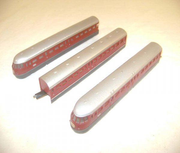 ABT: TT Rokal #31004 ABA Streamline Passenger Unit: Paul V. Ambrose and Drew J. Bauer present: These are the #31004 Burgundy ABA Streamlined Passenger Units that Rokal made in TT Gauge in the 1950s. One powered. Dark Maroon variation. Our Opinion is th