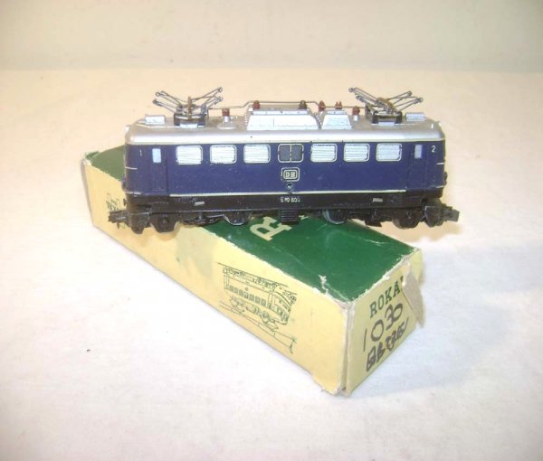 ABT: TT Rokal #01030 Dark Blue Electric/OB: Paul V. Ambrose and Drew J. Bauer present: This is the #01030 Dark Blue Electric that Rokal made in TT Gauge in the 1950s. Our Opinion is that it is generally in Excellent Plus Condition, minor signs 