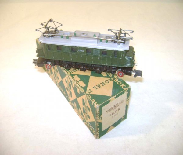 ABT: TT Rokal #B1021 Dark Green Electric/OB: Paul V. Ambrose and Drew J. Bauer present: This is the #B1021 Dark Green Electric that Rokal made in TT Gauge in the 1950s. Our Opinion is that it is generally in Excellent Condition, minor wear. The 
