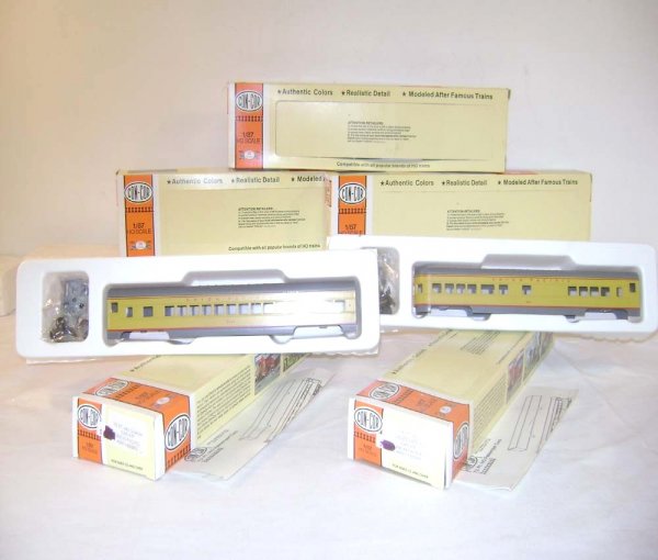 ABT: HO - 5 Mint Con-Cor Union Pacific Streamlined: Paul V. Ambrose and Drew J. Bauer present: These are the #001-000961 Union Pacific Observation and four #0001-000901 Union Pacific Coach Streamlined Passenger Car Kits that Con-Cor made in HO Gauge in
