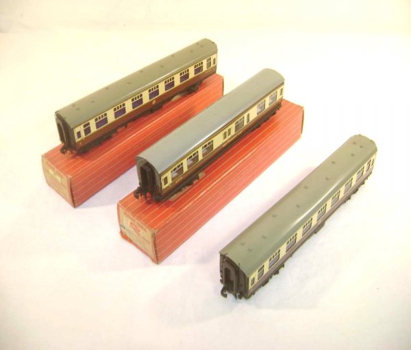 ABT: OO/HO - 3 Hornby Dublo #4210 Passenger Cars/O: Paul V. Ambrose and Drew J. Bauer present: These are three Dublo #4210 Passenger Cars that Hornby made in HO/OO Gauge for export in the 1970s. Our Opinion is that they are generally in Excellent Plus 