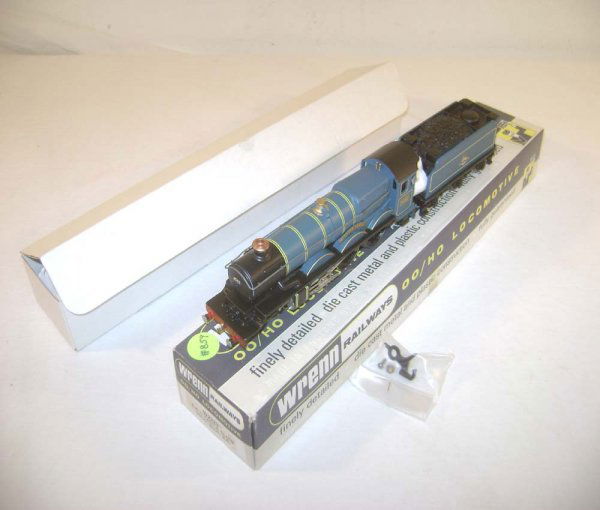 ABT: OO/HO - Wrenn #W2223 Windsor Castle 4-6-0 Eng: Paul V. Ambrose and Drew J. Bauer present: These are the #W2223 Windsor Castle 4-6-0 Engine & Tender that Wrenn made in HO/OO Gauge in the 1970s. Our Opinion is that they are generally in Like New Con