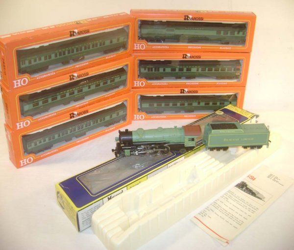 ABT: HO - AHM/Rivarossi #5087-E Crescent Limited 4: Paul V. Ambrose and Drew J. Bauer present: These are the #5087-E Crescent Limited 4-6-2 Engine & Tender & Six Passenger Cars that AHM/Rivarossi made in HO Gauge in the 1970s. Our Opinion is that it is
