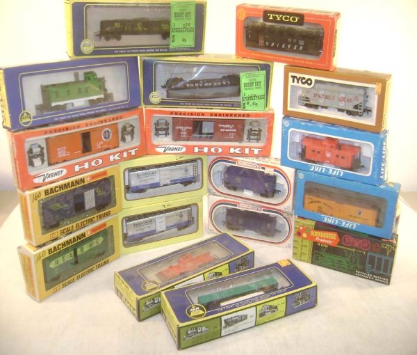 ABT: HO - 18 Assorted Freight Cars/OBs: Paul V. Ambrose and Drew J. Bauer present: These are eighteen assorted Freight Cars by various manufacturers made were made in HO Gauge in the 1960s/70s. Our Opinion is that they are generally in Exce