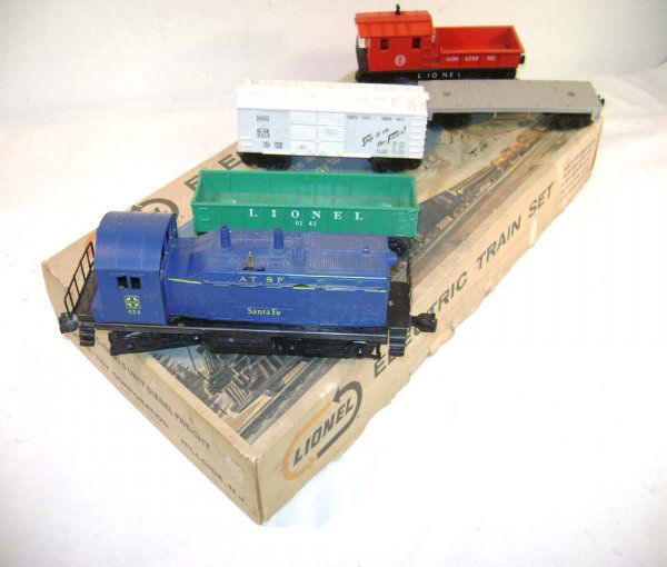 ABT: Lionel #11530 ATSF 634 Switcher Freight Set/O: Paul V. Ambrose and Drew J. Bauer present: This is the #11530 Santa Fe Freight Set that Lionel made in the middle 1960s. This Set includes the #634 Santa Fe Switcher, the #6014 White Frisco Box Car, t