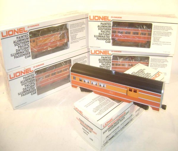 ABT: Lionel #9589/9590/9591/9592/9593 Southern Pac: Paul V. Ambrose and Drew J. Bauer present: These are the Southern Pacific Daylight Streamline Passenger Cars that Lionel made in the later 1970s. Included are the #9589 Baggage Car, the #9590 Combo Ca