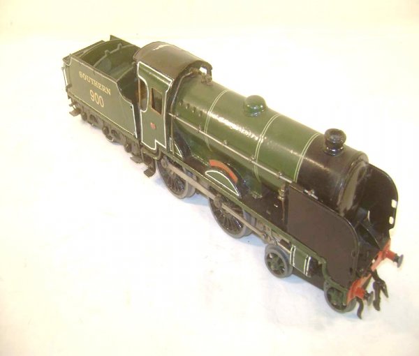 ABT: Hornby O Gauge #900 4-4-0 Eton Clockwork Stea: Paul V. Ambrose and Drew J. Bauer present: These are the #900 4-4-0 Eton Clockwork Steam Engine and Tenders that Hornby made in O Gauge in the 1920s/30s. Our Opinion is that they are generally in Very
