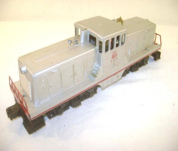 ABT: #629 Silver Burlington Center-Cab Switcher: Paul V. Ambrose and Drew J. Bauer present: This is the #629 Silver Burlington Center-Cab Switcher that Lionel made in the middle 1950s. Our Opinion is that the Cab is generally in Excellent Minus Cond
