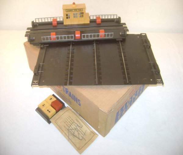ABT: Lionel #350 Operating Transfer Table/OB: Paul V. Ambrose and Drew J. Bauer present: This is the #350 Operating Transfer Table that Lionel made in the later 1950s. Our Opinion is that it is generally in Excellent Minus Condition, includes Con