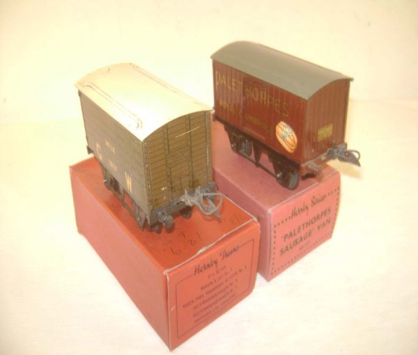 ABT: Hornby O Gauge Palethorpes and GW Milk Vans: Paul V. Ambrose and Drew J. Bauer present: These are a Palethorpes Sausage and GW Milk Van that Hornby made in O-gauge circa the late 1930s/1940s. Our Opinion is that they are generally in Excellent P