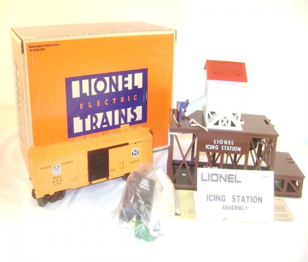ABT: Mint Lionel #2306 Operating Ice Depot and PFE C