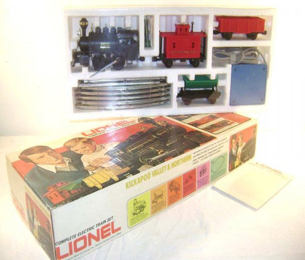 ABT: Lionel #6-1280 Kickapoo Valley & Northern Fre: Paul V. Ambrose and Drew J. Bauer present: This is the #6-1280 Kickapoo Valley & Northern Freight Set that Lionel made in the 1970's. This Set includes the #8200 Switcher, three unnumbered cars, track